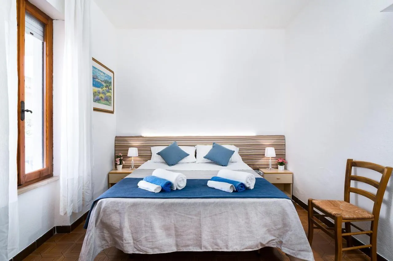 Casa Nella Roccia A Cala Gonone Lejlighed Italien